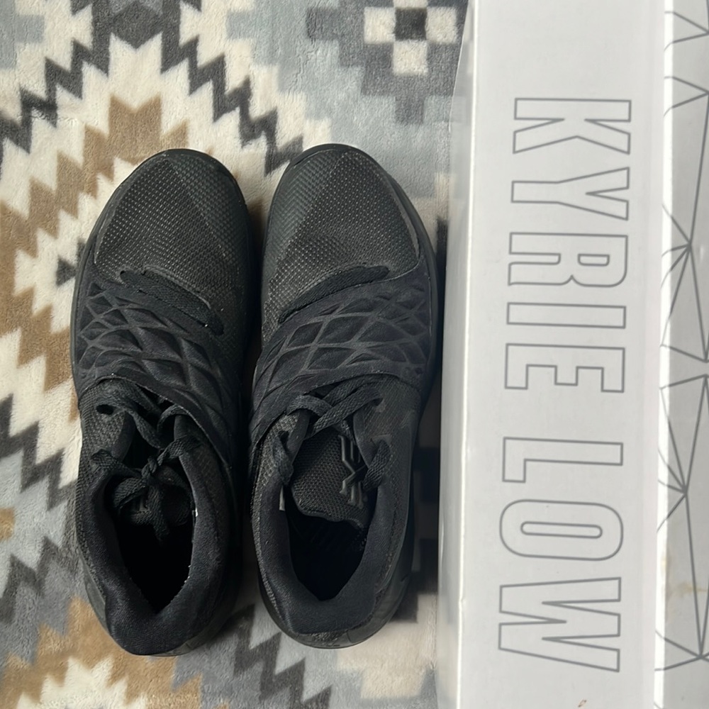 Nike KYRIE low 8W BLACK